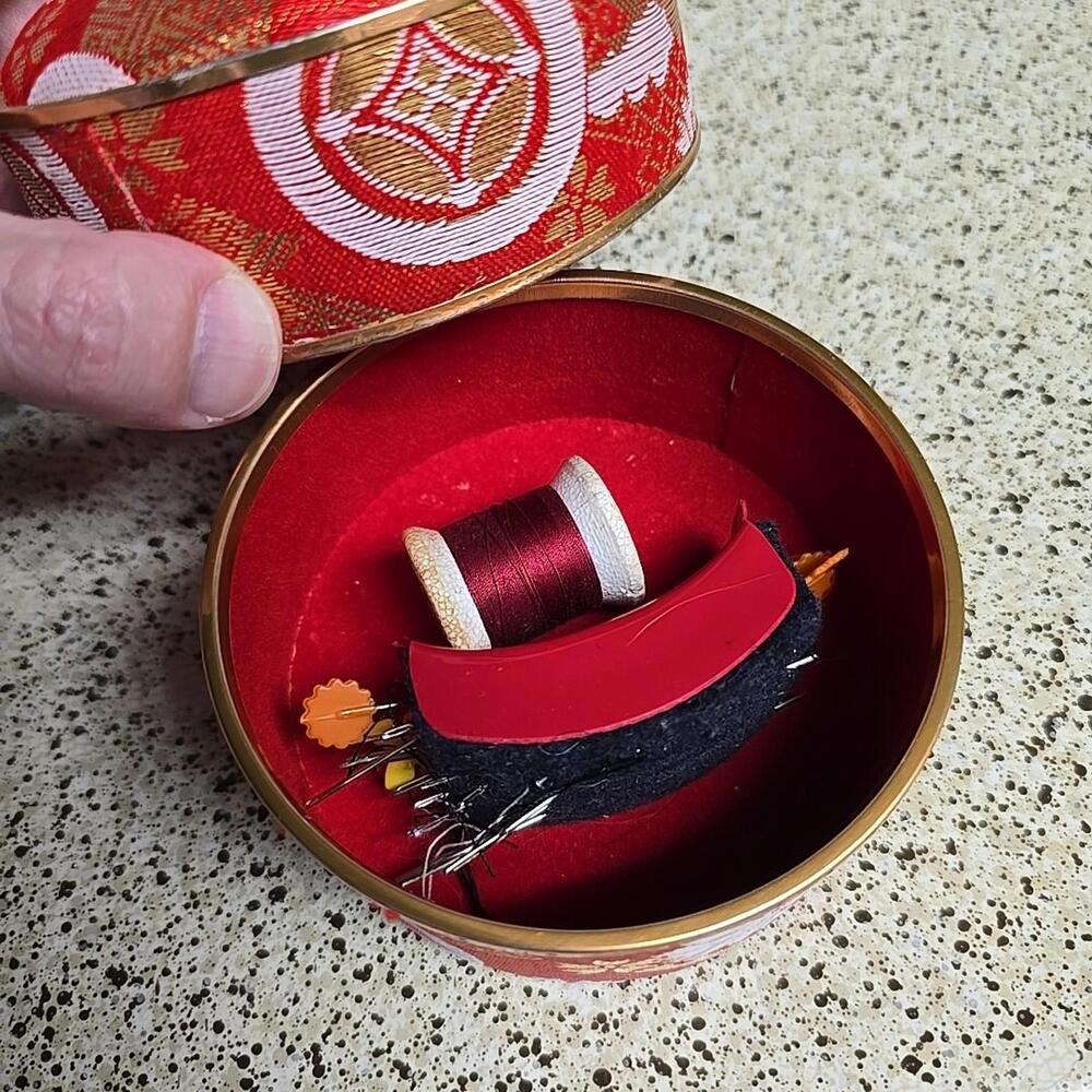 Japanese Kimono Fabric Trinket Box Vtg Round Padded Lid Komono Ire Red 4"×2" - Picture 15 of 15